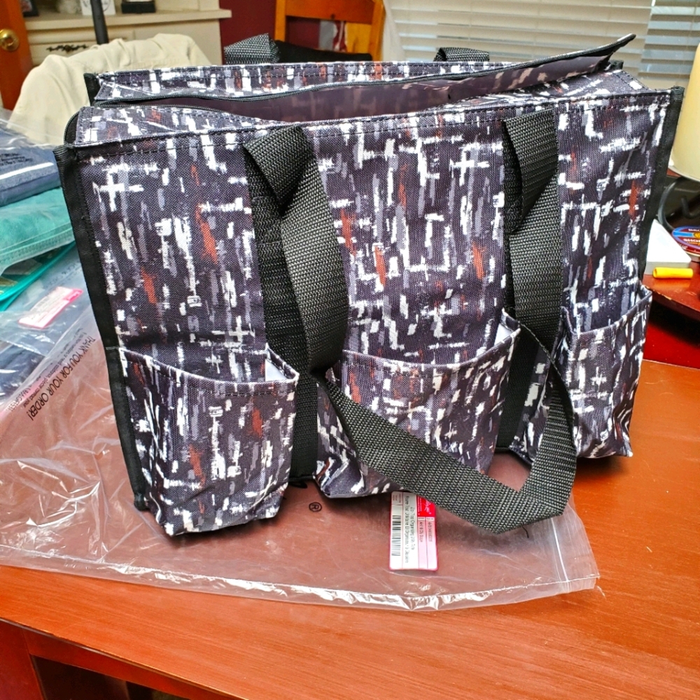 Thirty-One Zip Top Organizing Utility Tote